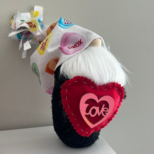 Love heart Gnome